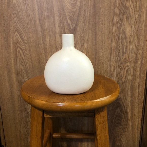 Mid Century Style Cream White Vase - Picture 5 of 5